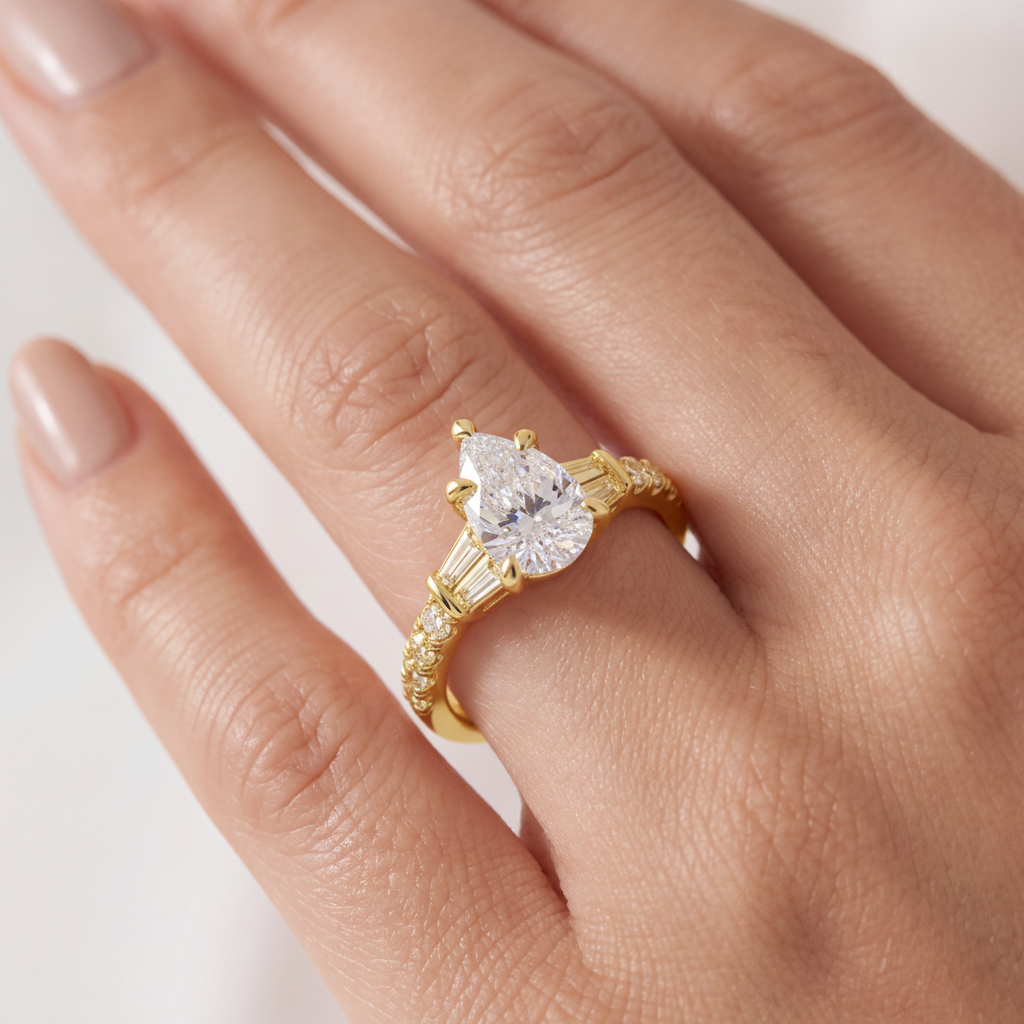 _lifestyle_image@SKU:R6517-LADD01000004Y #metal_10k-yellow-gold+origin_lab-grown+quality_g-si