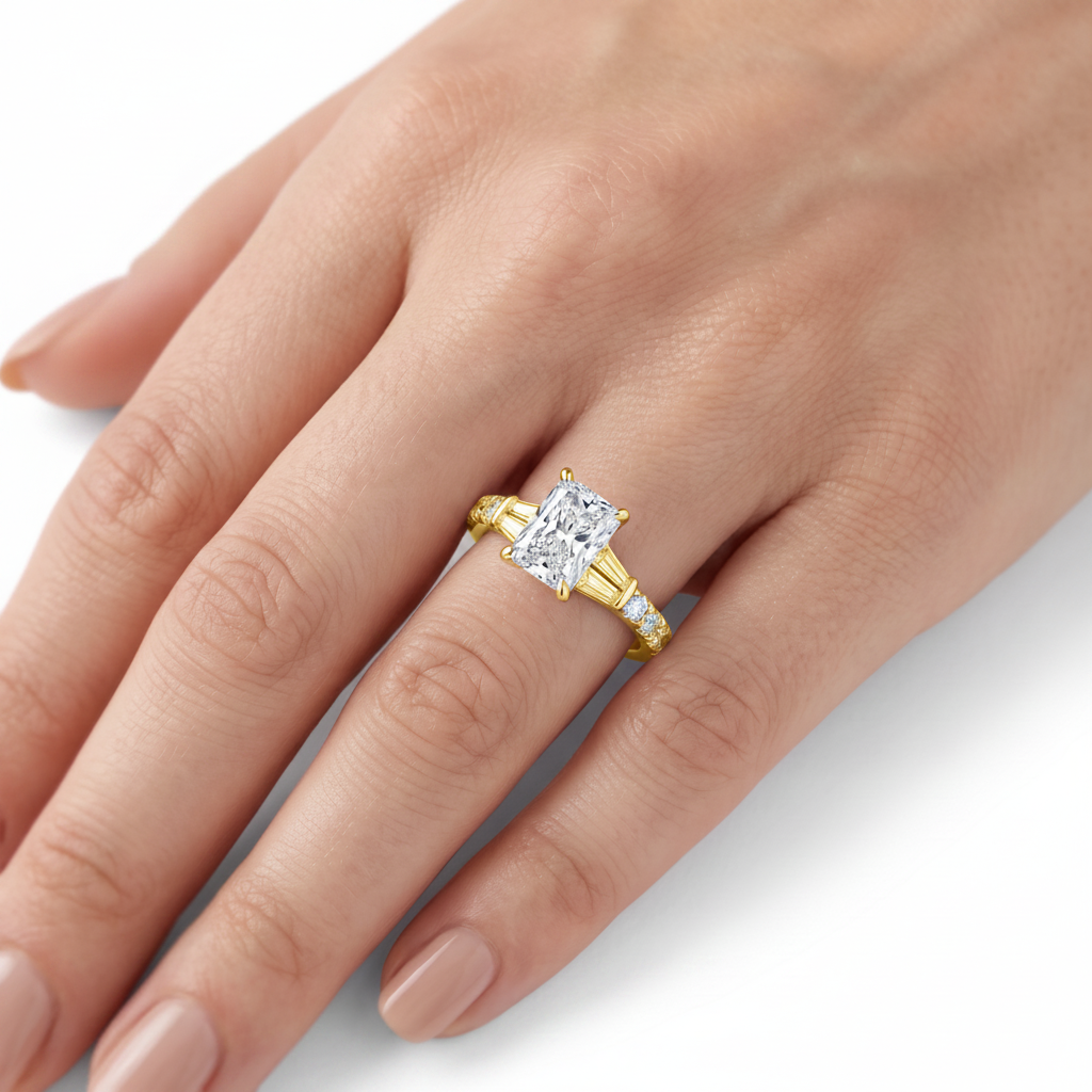 _lifestyle_image@SKU:R6517-LADT01000004Y #metal_10k-yellow-gold+origin_lab-grown+quality_g-si