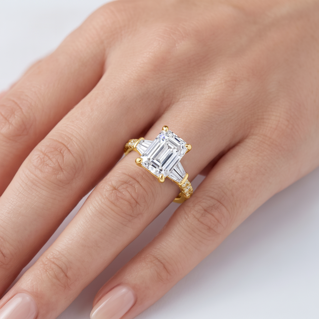 _lifestyle_image@SKU:R6517-LGDE04000004Y #metal_14k-yellow-gold+origin_lab-grown+quality_ef-vs2+