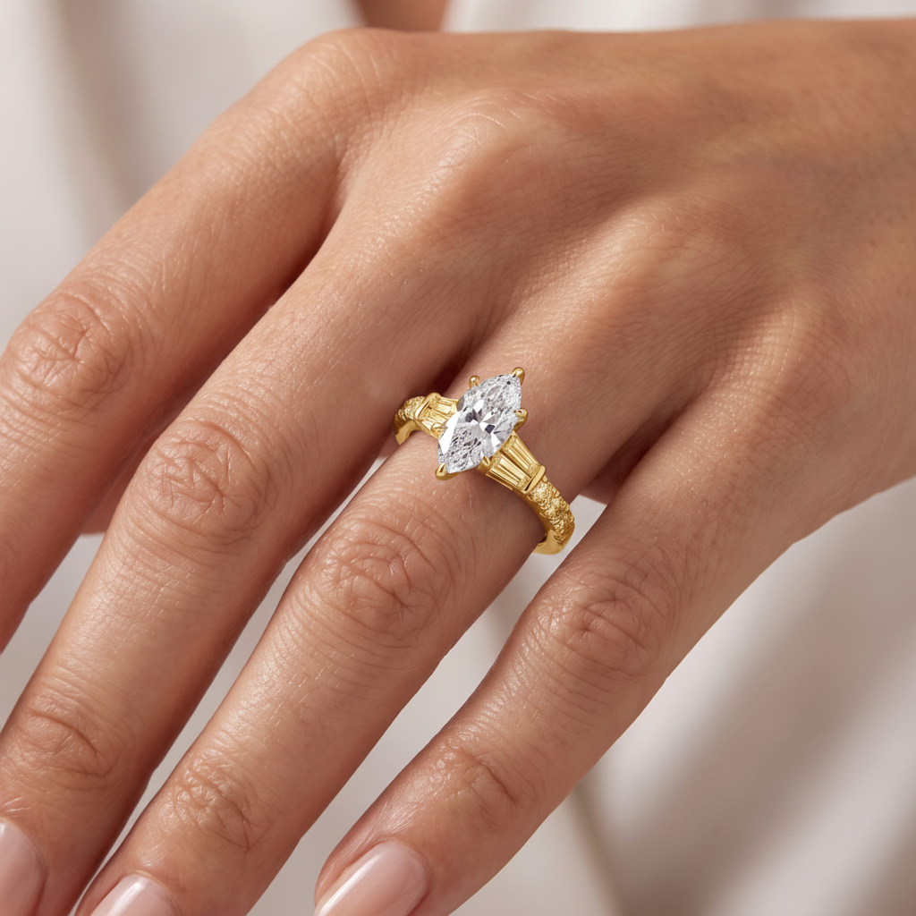_lifestyle_image@SKU:R6517-LADM01000004Y #metal_10k-yellow-gold+origin_lab-grown+quality_g-si