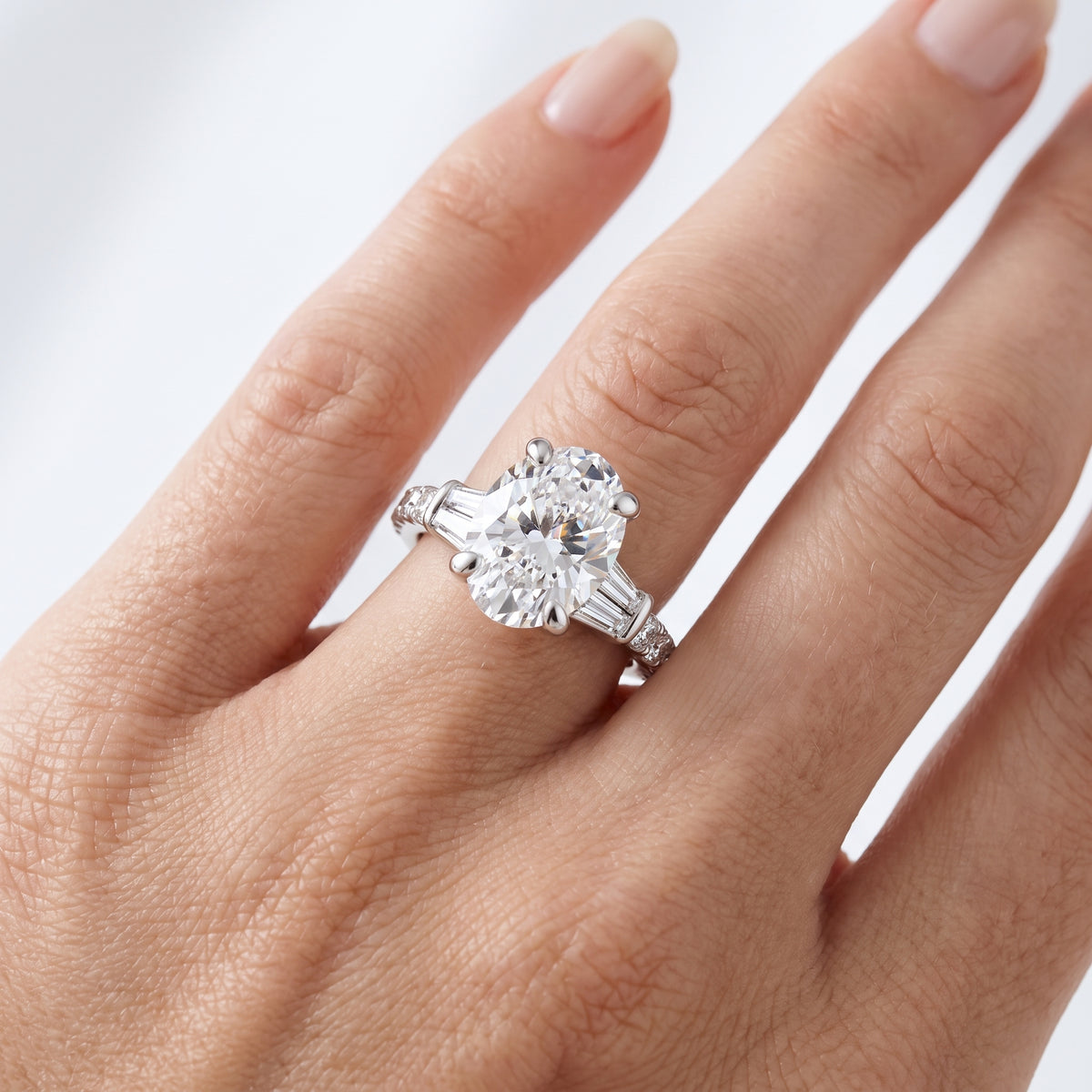 _lifestyle_image@SKU:R6517-LGDO0400000PL #metal_platinum+origin_lab-grown+quality_ef-vs2+