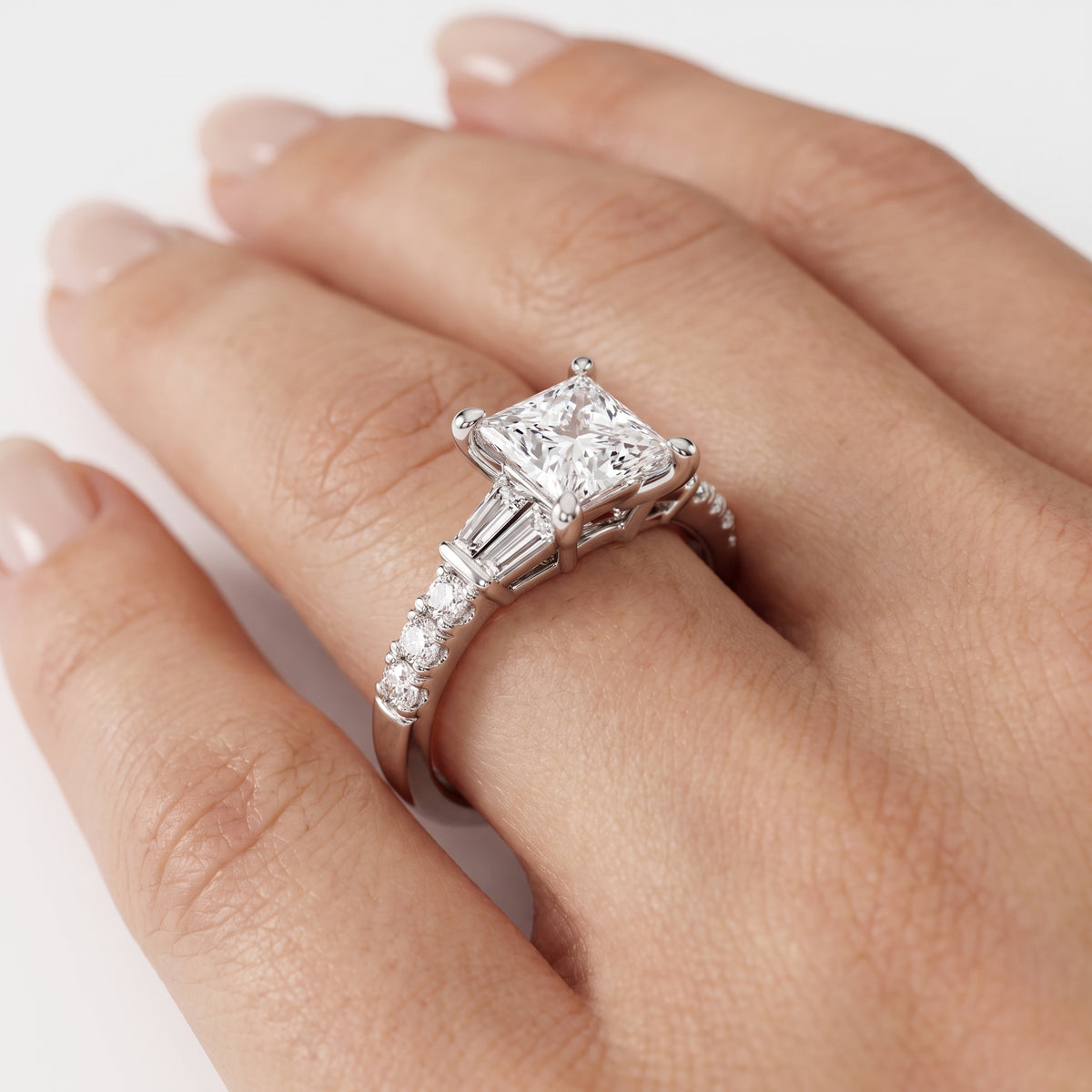 _lifestyle_image@SKU:R6517-LGDP0100000PL #metal_platinum+origin_lab-grown+quality_ef-vs2+