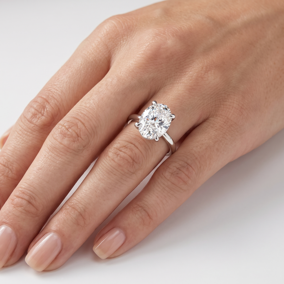 _lifestyle_image@SKU:T682C-NADO03000004W #metal_14k-white-gold+origin_lab-grown+quality_g-si