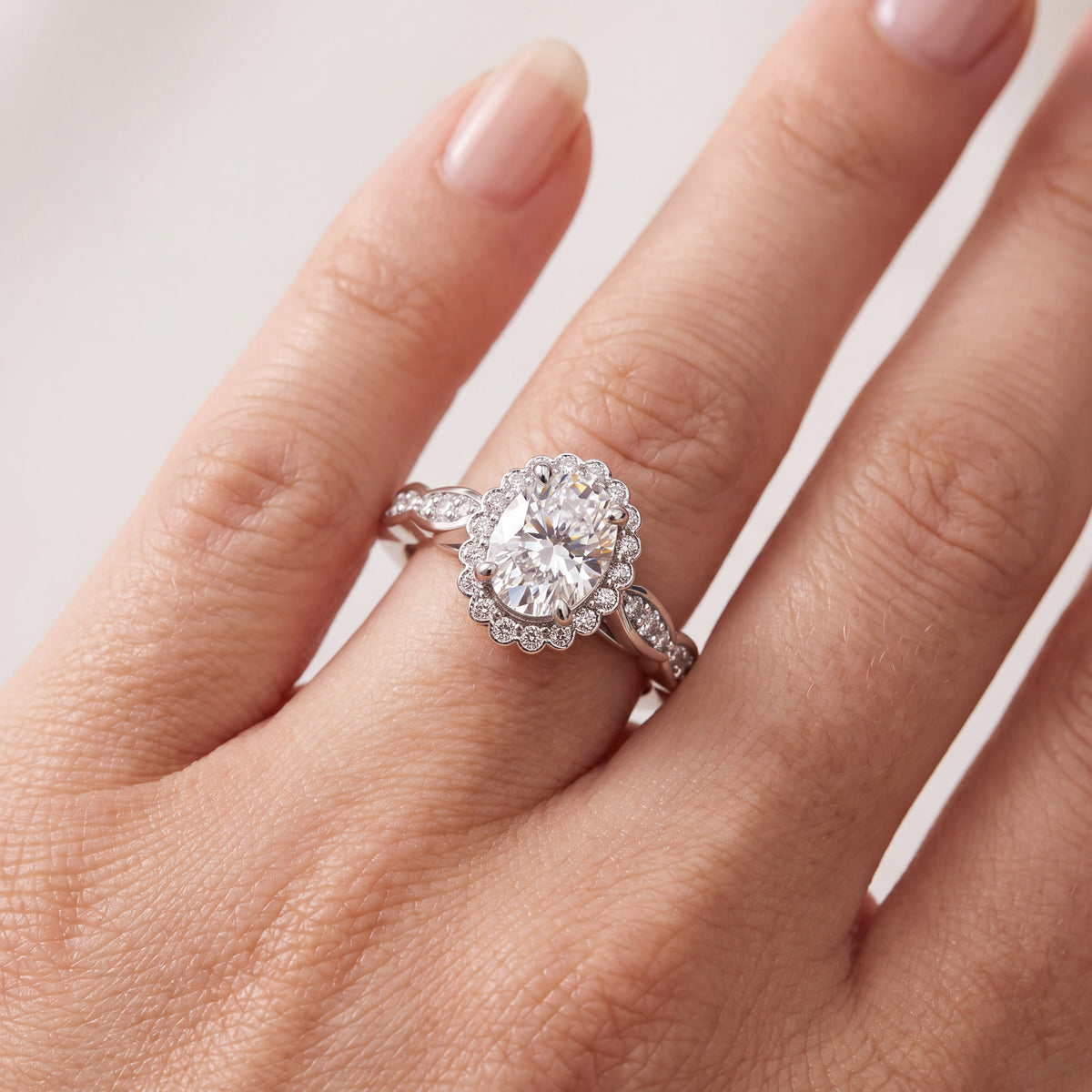 _lifestyle_image@SKU:R7538-NADO01000004W #metal_14k-white-gold+origin_lab-grown+quality_ef-vs2+