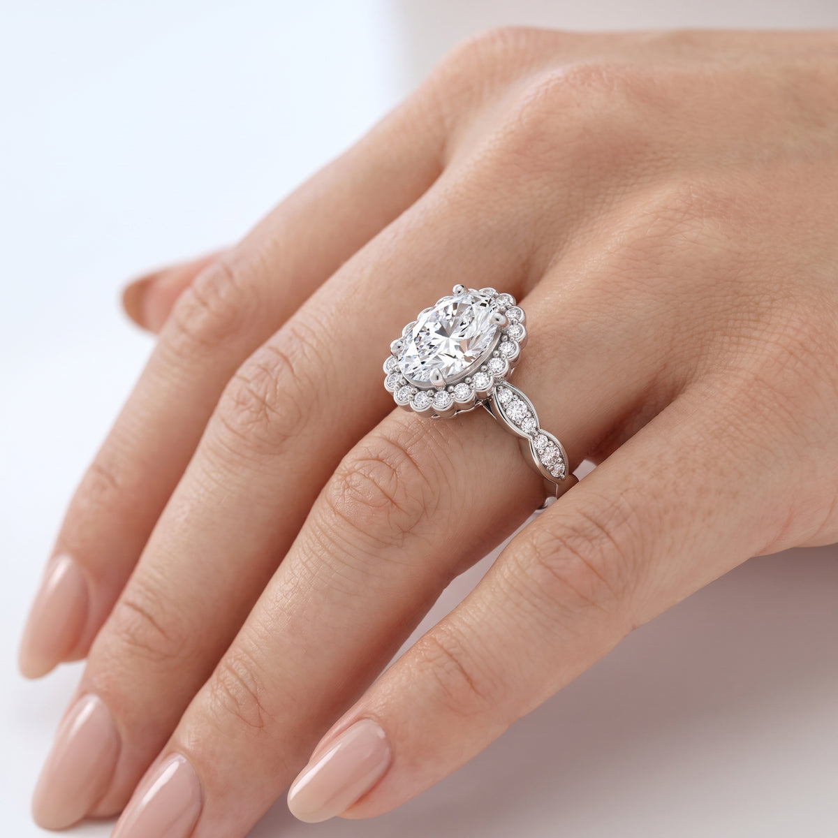_lifestyle_image@SKU:R7538-NADO0200000PL #metal_platinum+origin_lab-grown+quality_ef-vs2+