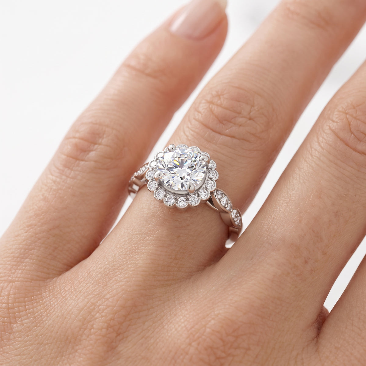 _lifestyle_image@SKU:R7538-NADR0200000PL #metal_platinum+origin_lab-grown+quality_ef-vs2+