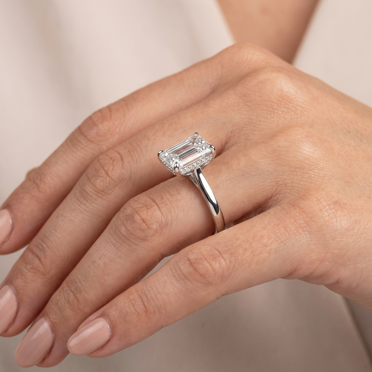 _lifestyle_image@SKU:R7604-LADE02000004W #diamond-quality_g-si+metal_10k-white-gold+origin_lab-grown+