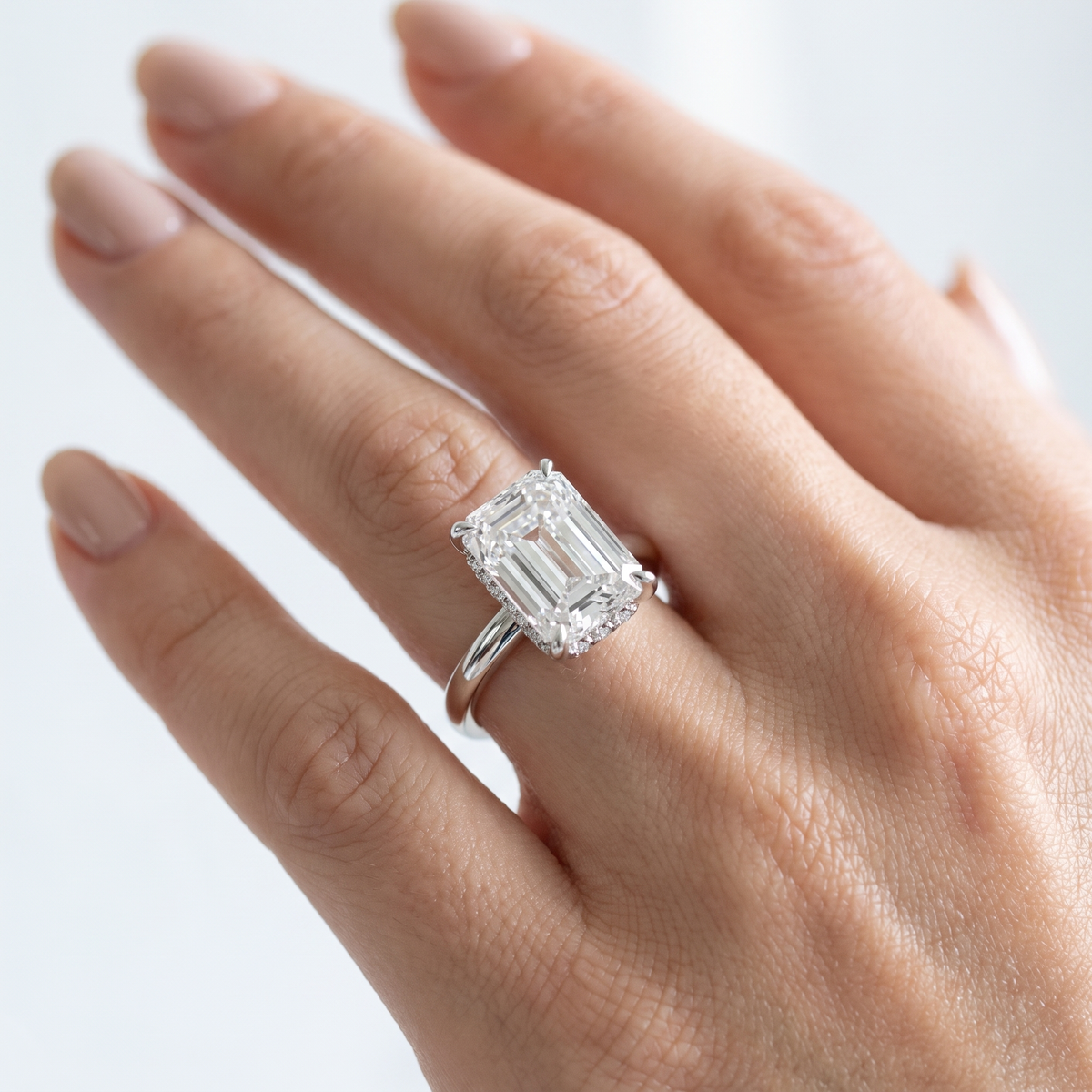 _lifestyle_image@SKU:R7604-NADE02000004W #diamond-quality_ef-vs2++metal_14k-white-gold+origin_lab-grown+