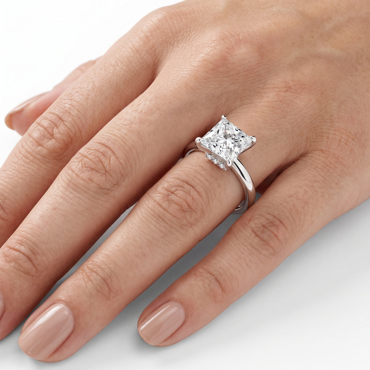 _lifestyle_image@SKU:R7604-NADP04000004W #diamond-quality_ef-vs2++metal_14k-white-gold+origin_lab-grown+