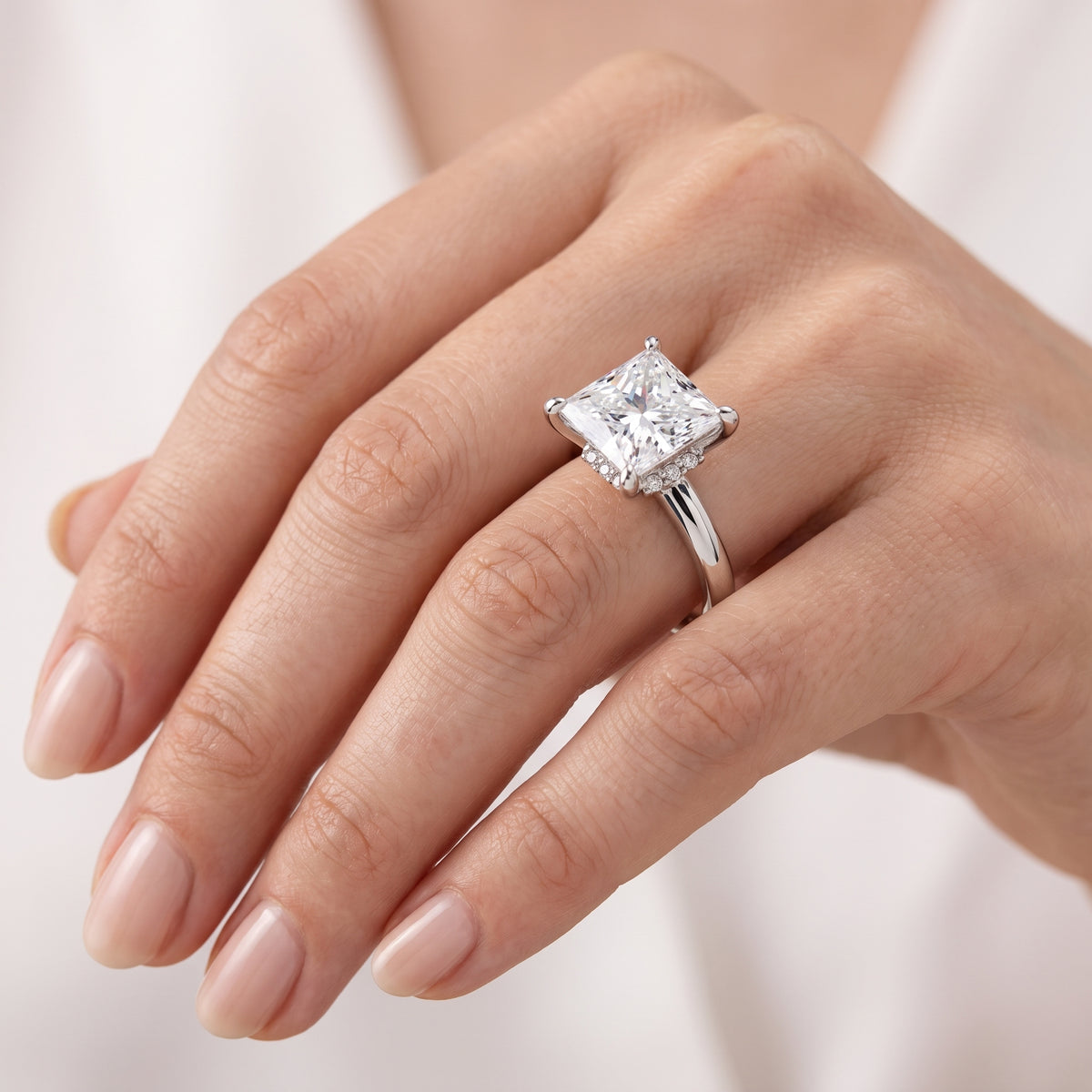 _lifestyle_image@SKU:R7604-NADP0400000PL #diamond-quality_ef-vs2++metal_platinum+origin_lab-grown+