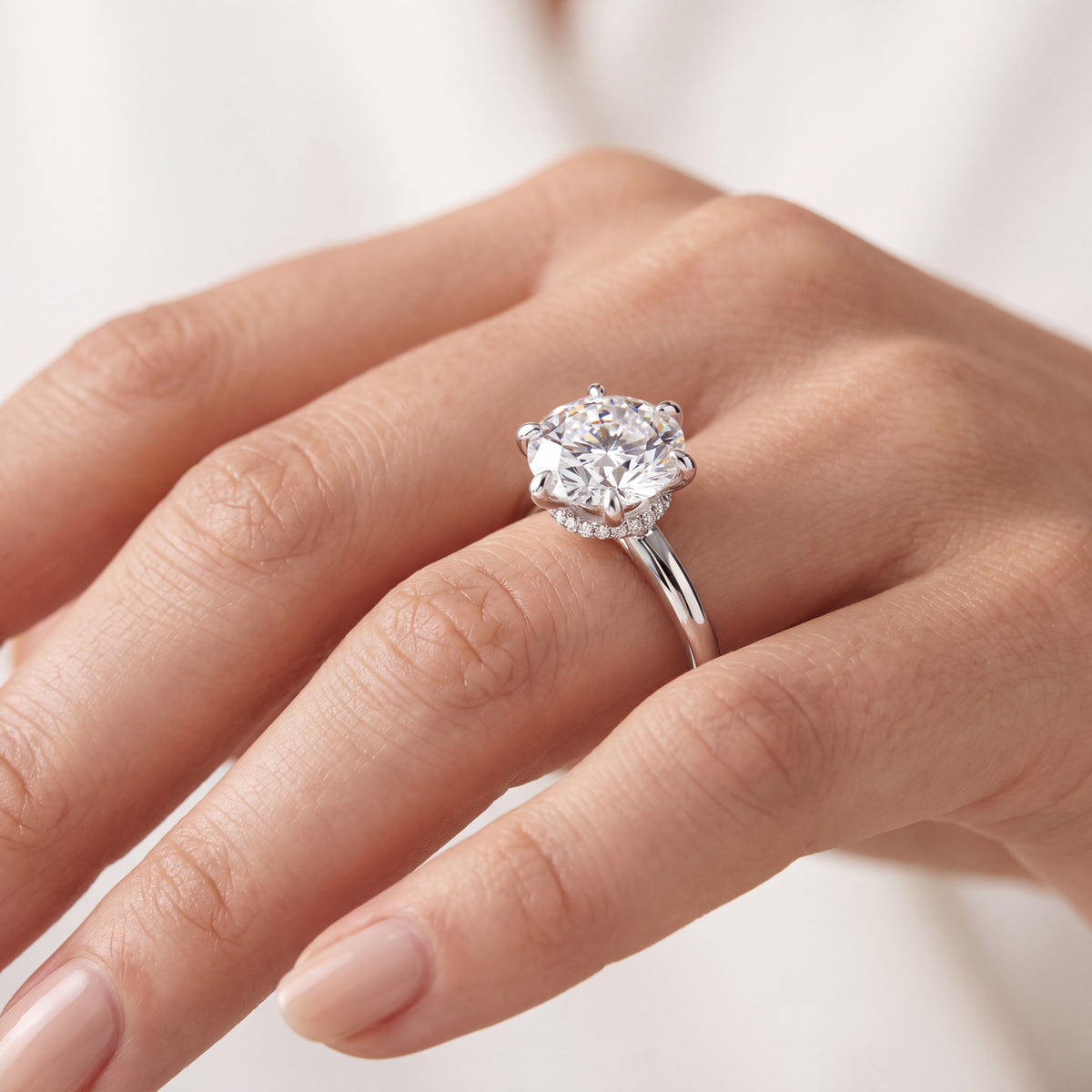 _lifestyle_image@SKU:R7604-NADR04000004W #diamond-quality_ef-vs2++metal_14k-white-gold+origin_lab-grown+