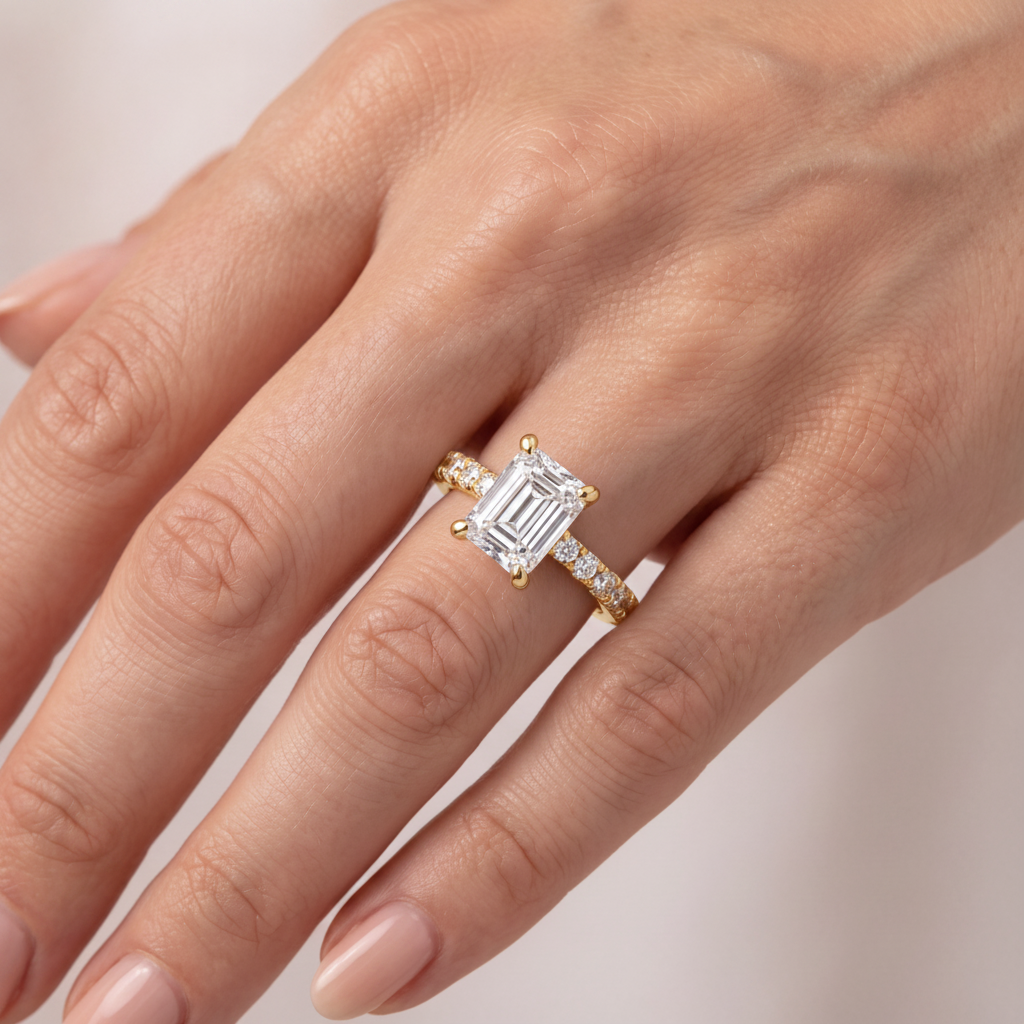 _lifestyle_image@SKU:R7847-LADE01000004Y #metal_10k-yellow-gold+origin_lab-grown+quality_g-si