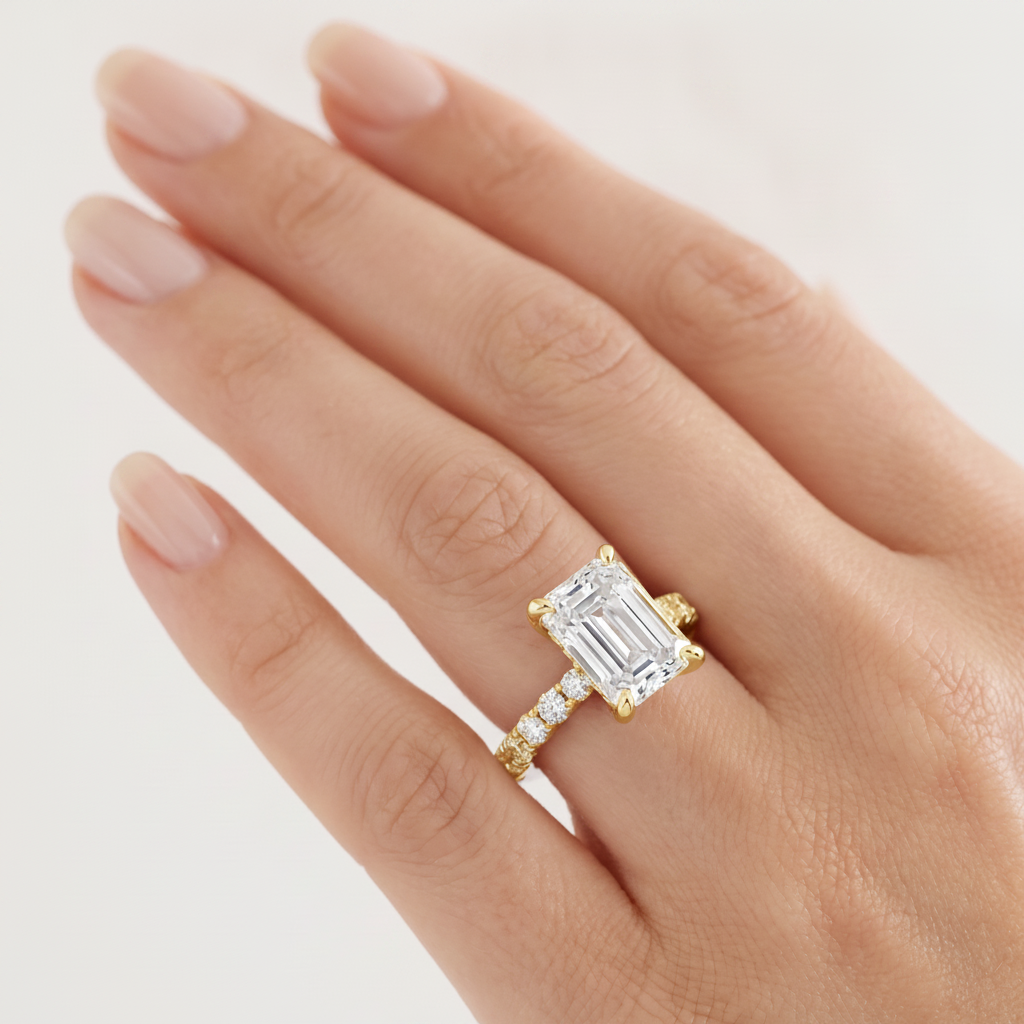 _lifestyle_image@SKU:R7847-LADE02000004Y #metal_10k-yellow-gold+origin_lab-grown+quality_g-si