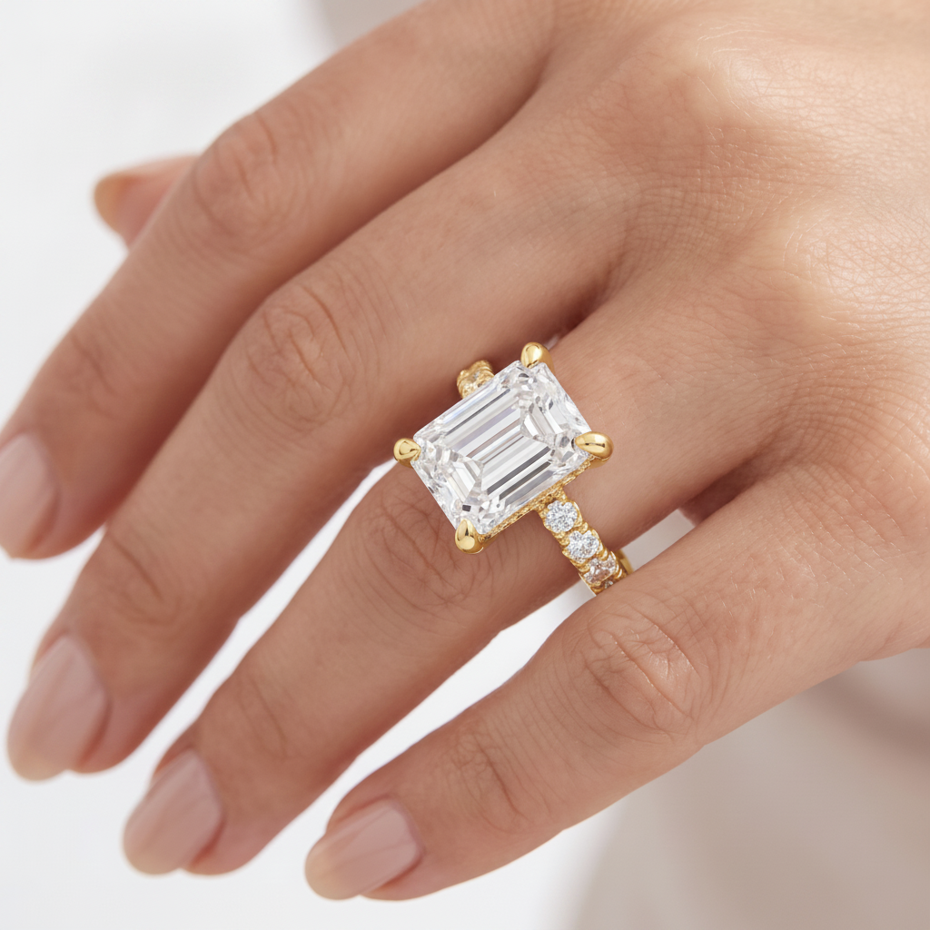 _lifestyle_image@SKU:R7847-LADE04000004Y #metal_10k-yellow-gold+origin_lab-grown+quality_g-si