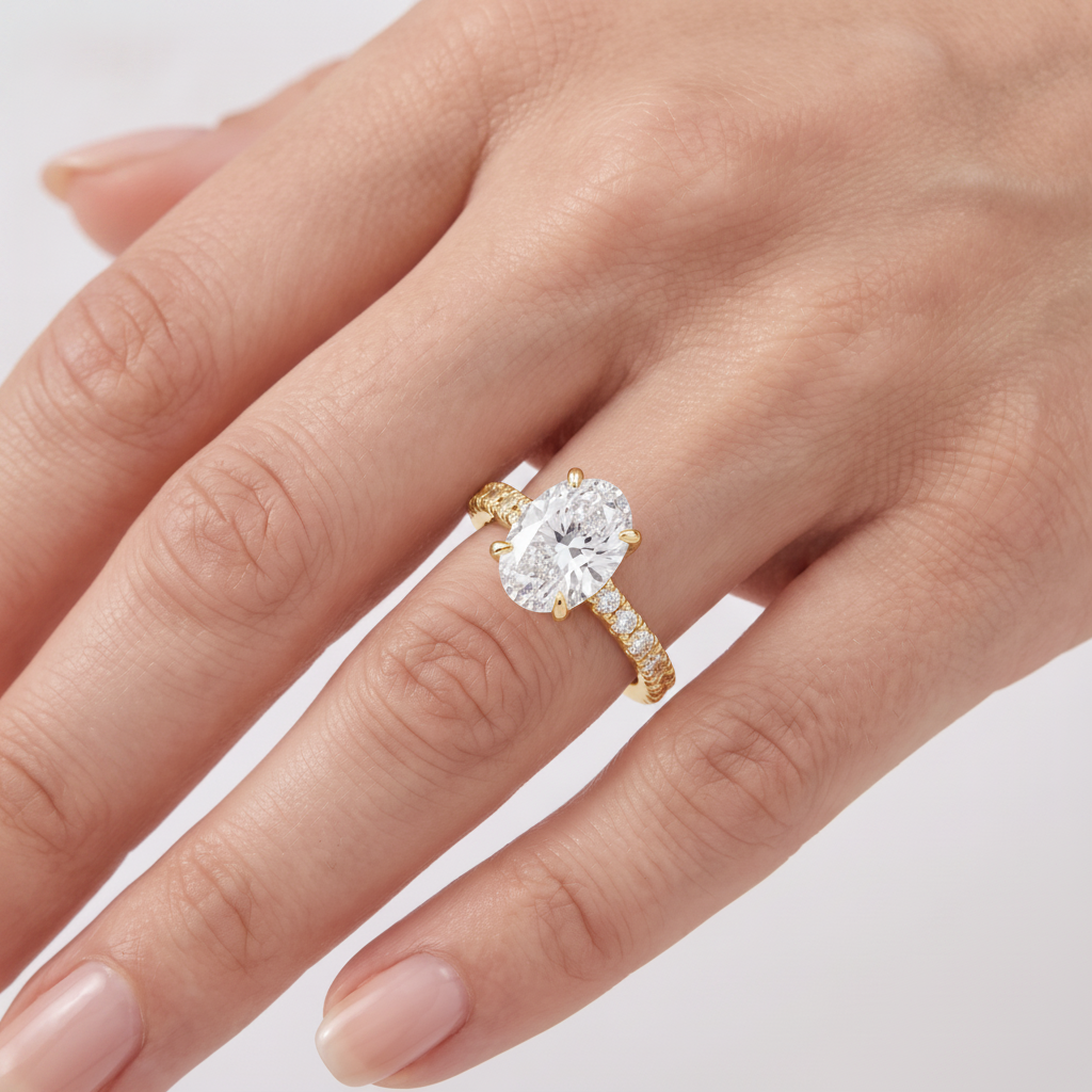 _lifestyle_image@SKU:R7847-LADO02000004Y #metal_10k-yellow-gold+origin_lab-grown+quality_g-si
