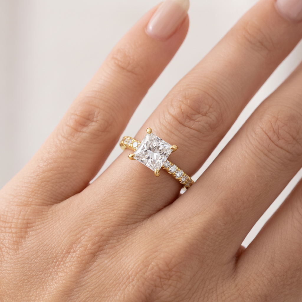 _lifestyle_image@SKU:R7847-NADP03000004Y #metal_14k-yellow-gold+origin_lab-grown+quality_ef-vs2+