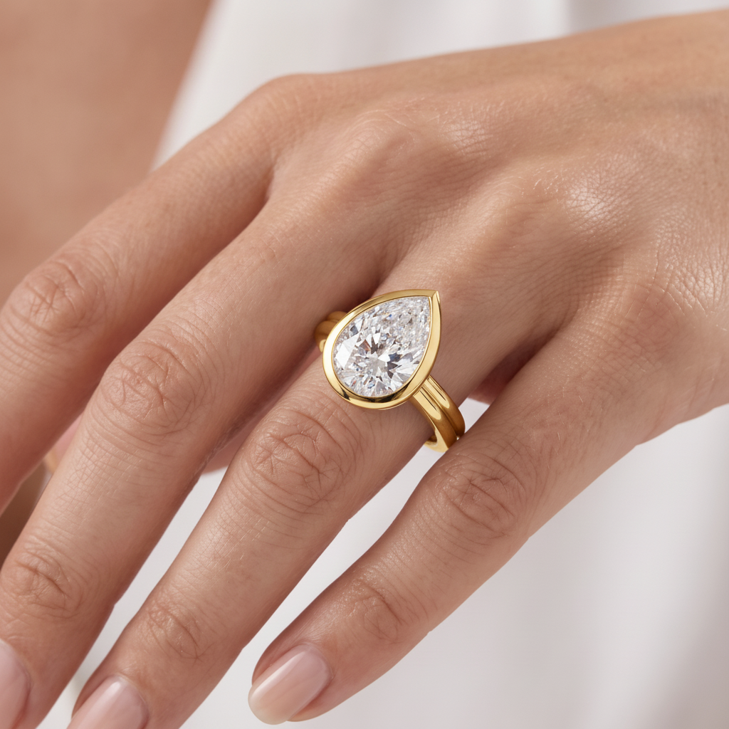 _lifestyle_image@SKU:R9280-LADD03000004Y #metal_10k-yellow-gold+origin_lab-grown+quality_g-si