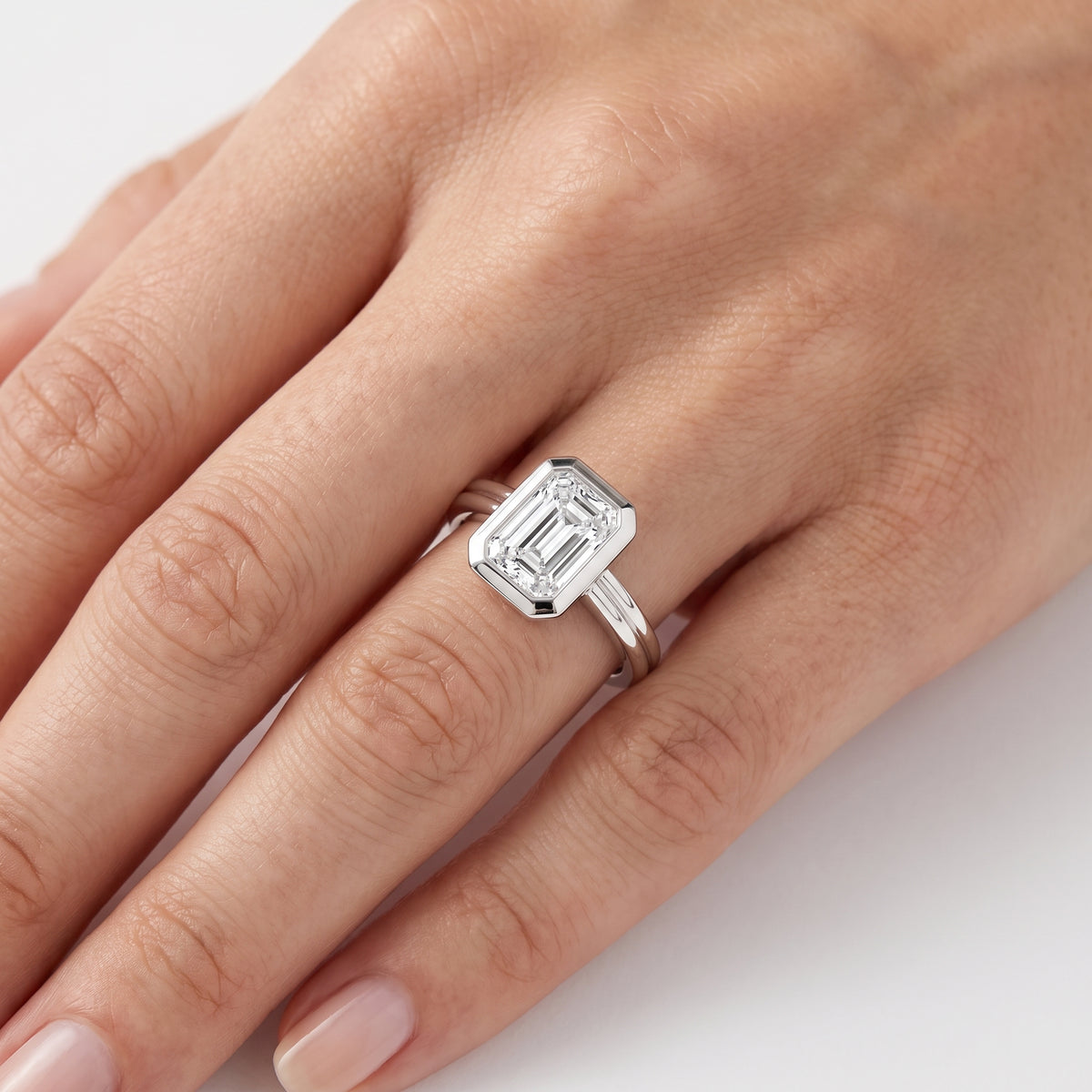 _lifestyle_image@SKU:R9280-LADE01000004W #metal_10k-white-gold+origin_lab-grown+quality_g-si
