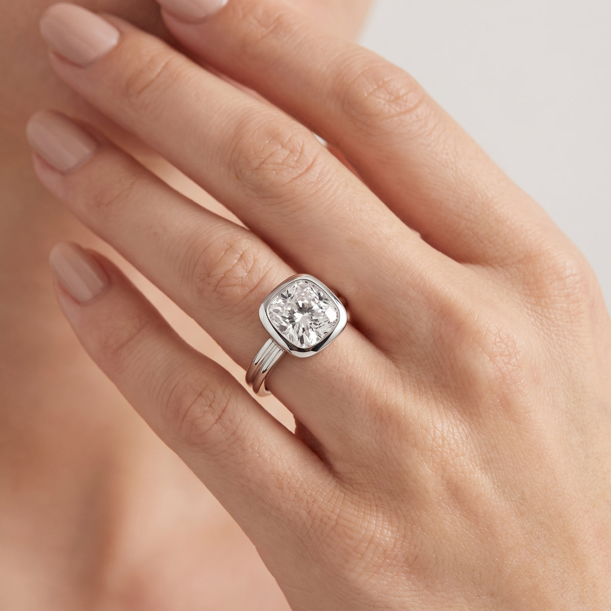 _lifestyle_image@SKU:R9280-NADC03000004W #metal_14k-white-gold+origin_lab-grown+quality_ef-vs2+