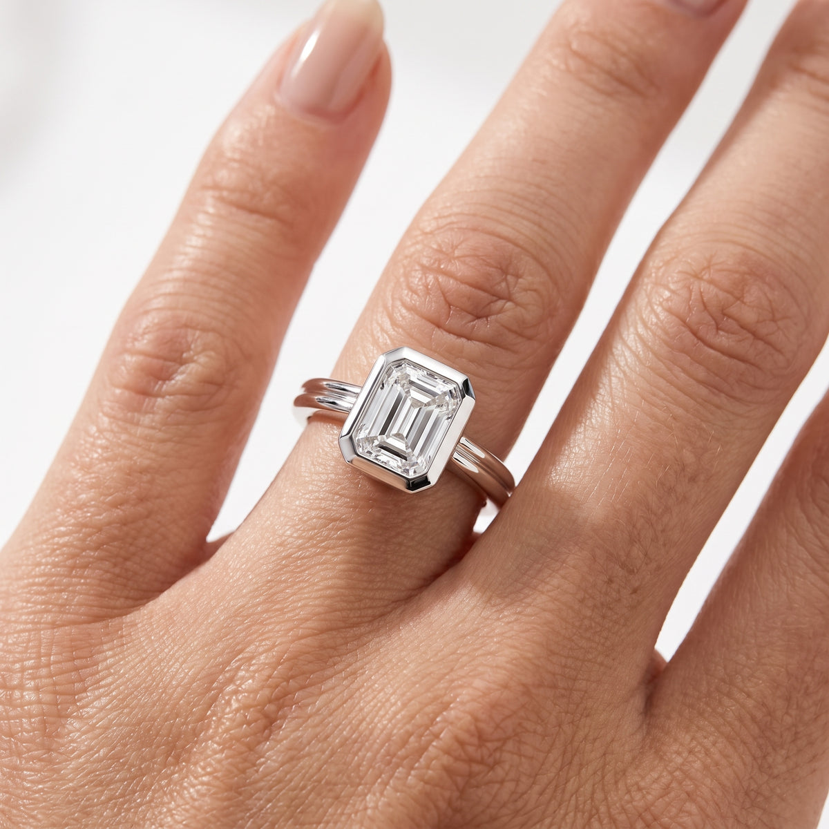 _lifestyle_image@SKU:R9280-NADE01000004W #metal_14k-white-gold+origin_lab-grown+quality_ef-vs2+