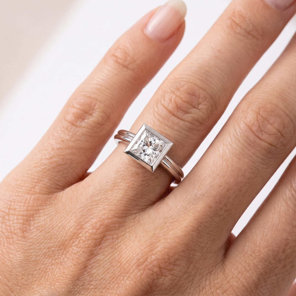 _lifestyle_image@SKU:R9280-NADP01000004W #metal_14k-white-gold+origin_lab-grown+quality_ef-vs2+
