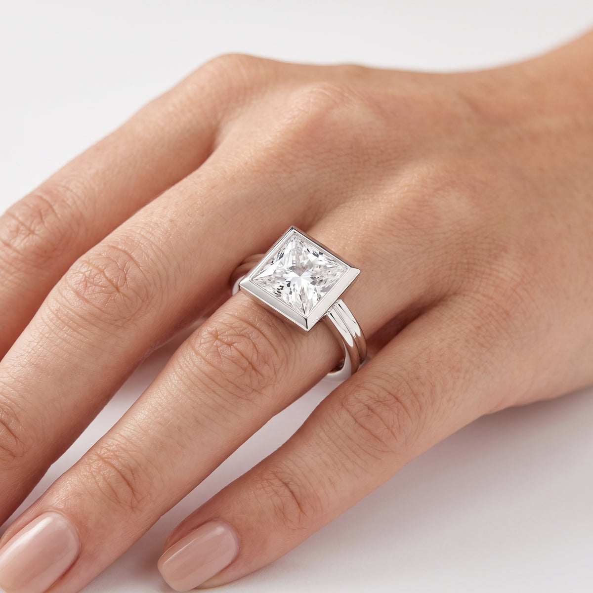 _lifestyle_image@SKU:R9280-NADP03000004W #metal_14k-white-gold+origin_lab-grown+quality_ef-vs2+
