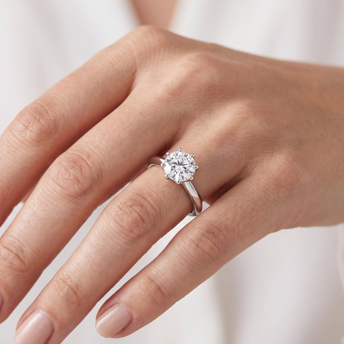 _lifestyle_image@SKU:R9839-NADR0100000PL #metal_platinum+origin_lab-grown+quality_ef-vs2+