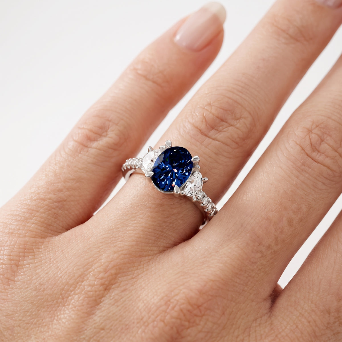 _lifestyle_image@SKU:RG001-NCSO01000004W #metal_14k-white-gold+origin_lab-created