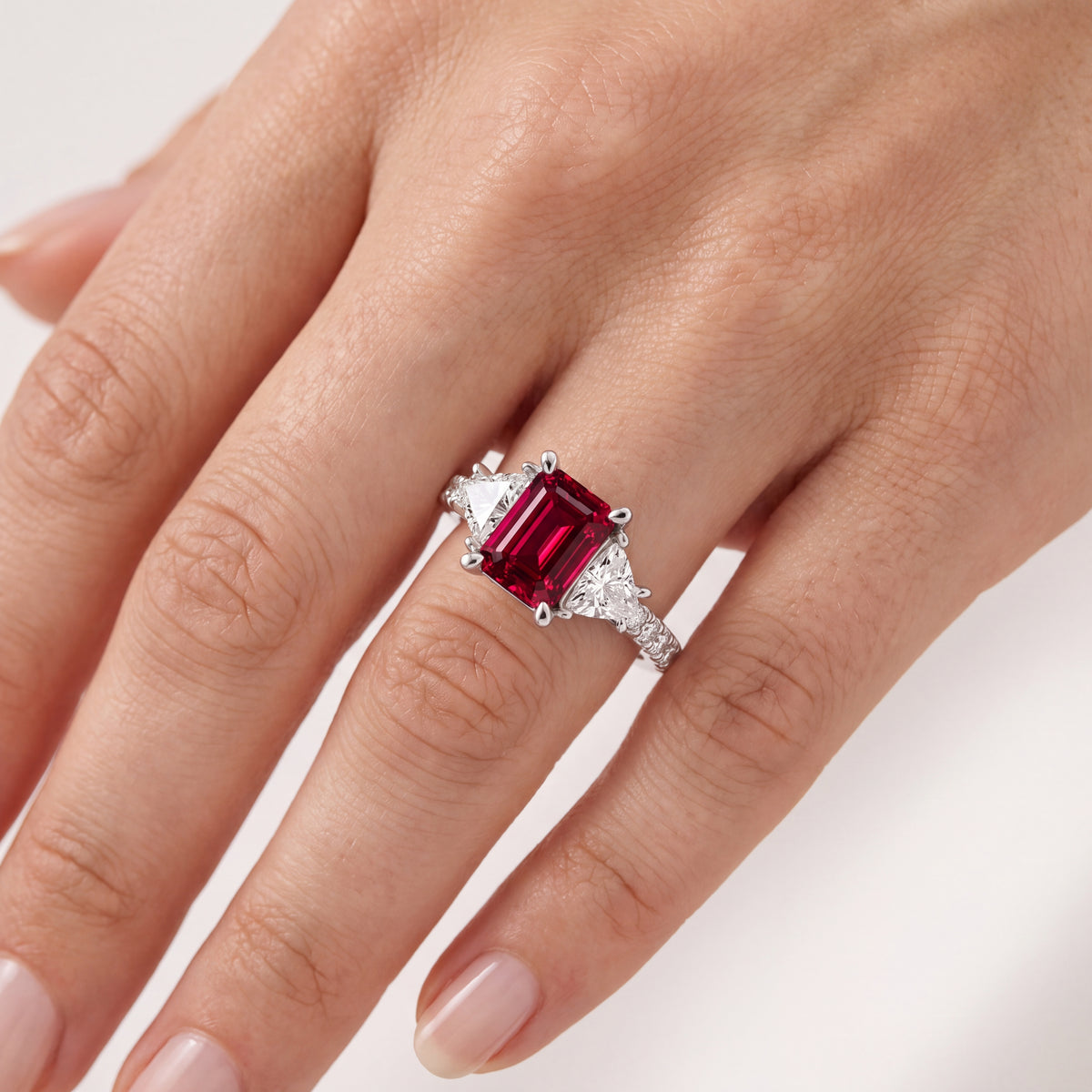 _lifestyle_image@SKU:RG002-LCRE01000004W #metal_14k-white-gold+origin_lab-created