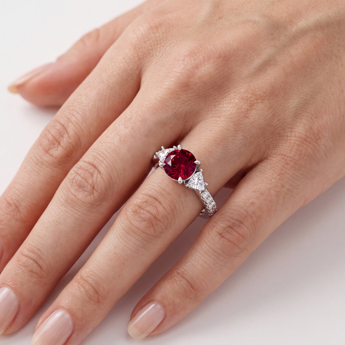 _lifestyle_image@SKU:RG002-LCRR01000004W #metal_14k-white-gold+origin_lab-created