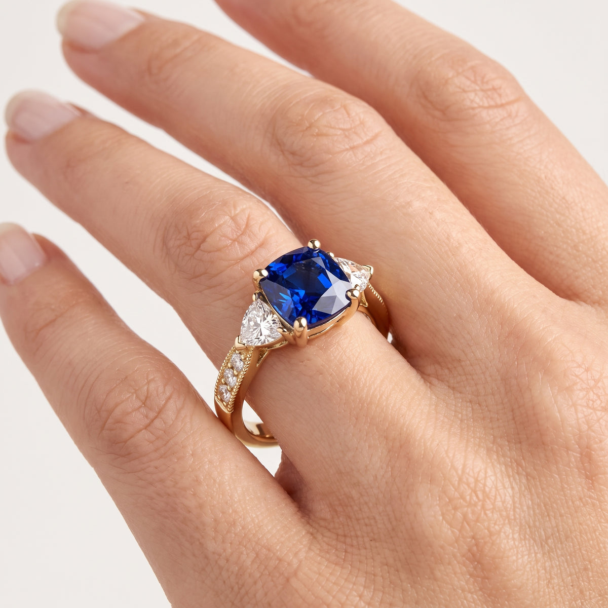 _lifestyle_image@SKU:RG002-LCSC01000004Y #metal_14k-yellow-gold+origin_lab-created