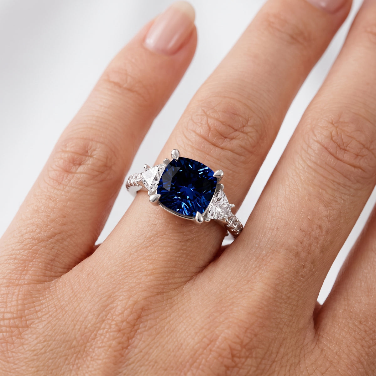 _lifestyle_image@SKU:RG002-LCSC02000004W #metal_14k-white-gold+origin_lab-created