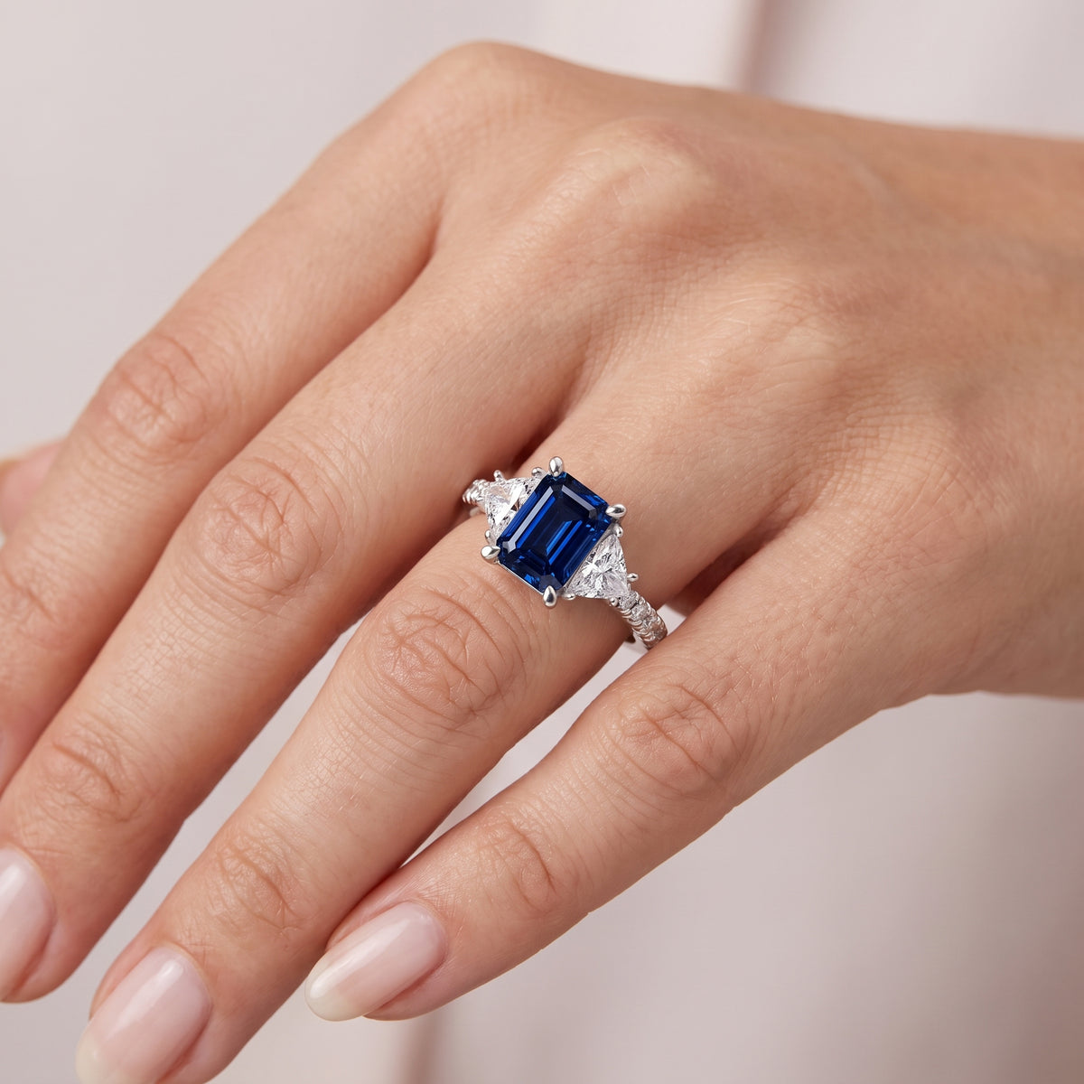 _lifestyle_image@SKU:RG002-LCSE01000004W #metal_14k-white-gold+origin_lab-created