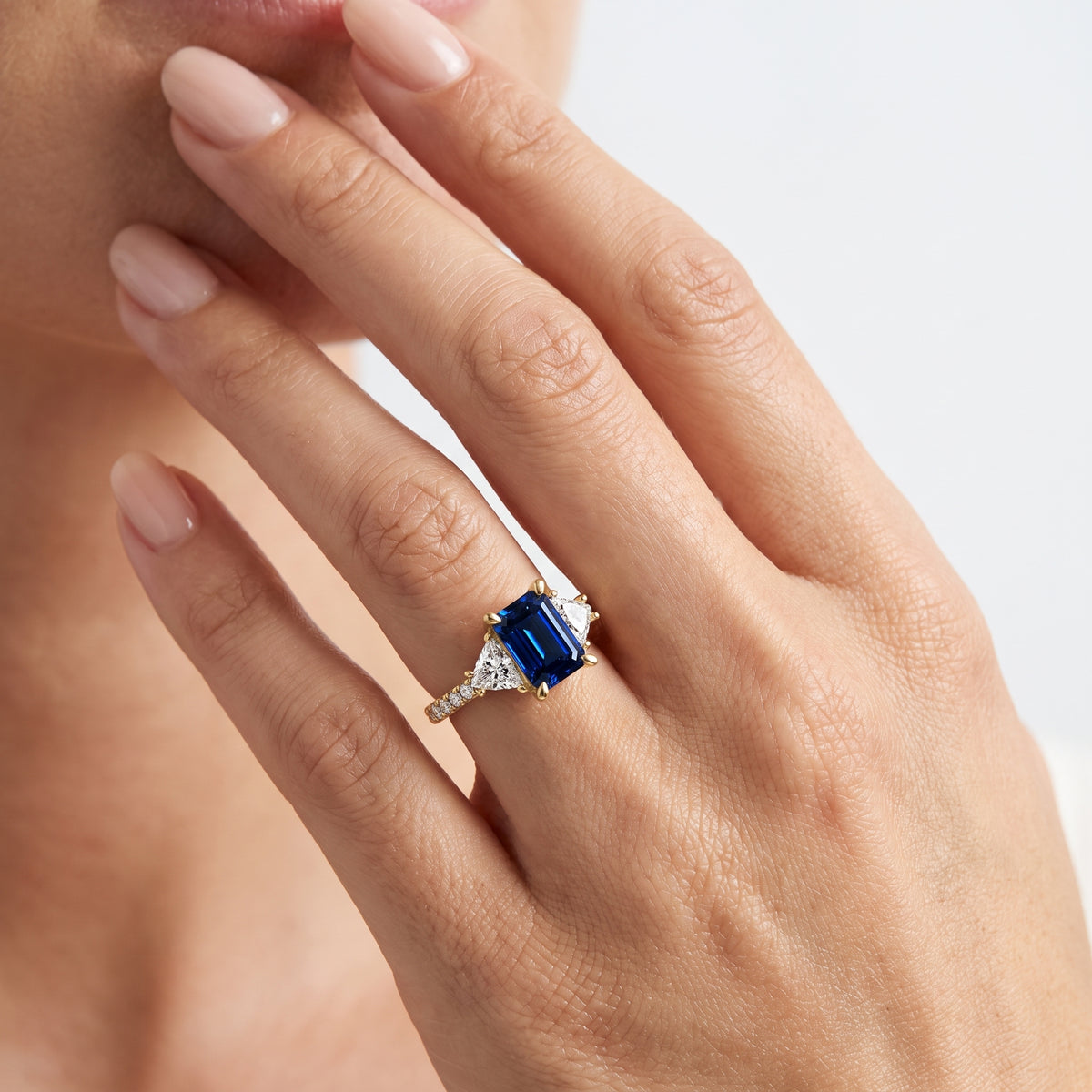 _lifestyle_image@SKU:RG002-LCSE01000004Y #metal_14k-yellow-gold+origin_lab-created