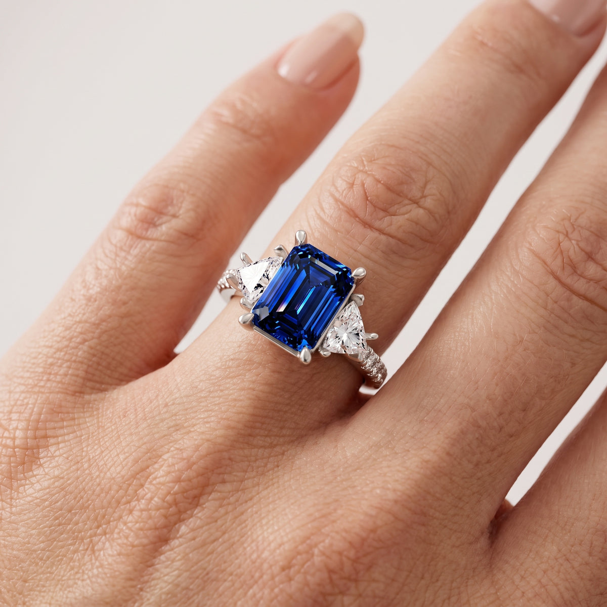_lifestyle_image@SKU:RG002-LCSE02000004W #metal_14k-white-gold+origin_lab-created