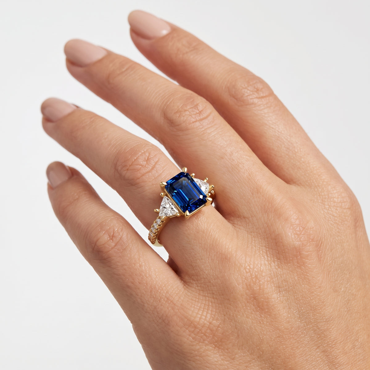 _lifestyle_image@SKU:RG002-LCSE02000004Y #metal_14k-yellow-gold+origin_lab-created