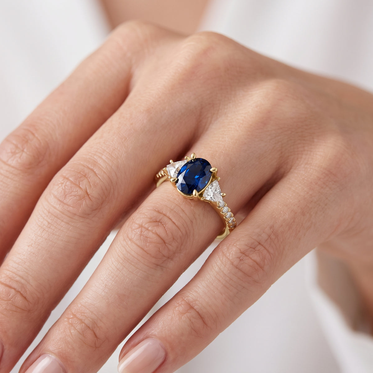 _lifestyle_image@SKU:RG002-LCSO01000004Y #metal_10k-yellow-gold+origin_lab-created+