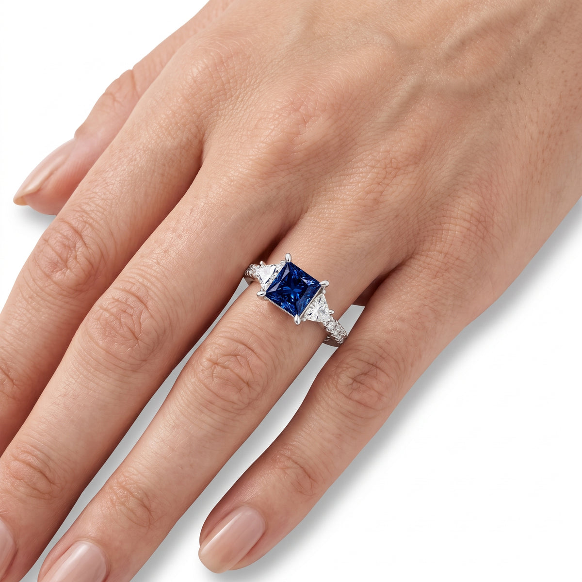 _lifestyle_image@SKU:RG002-LCSP01000004W #metal_14k-white-gold+origin_lab-created