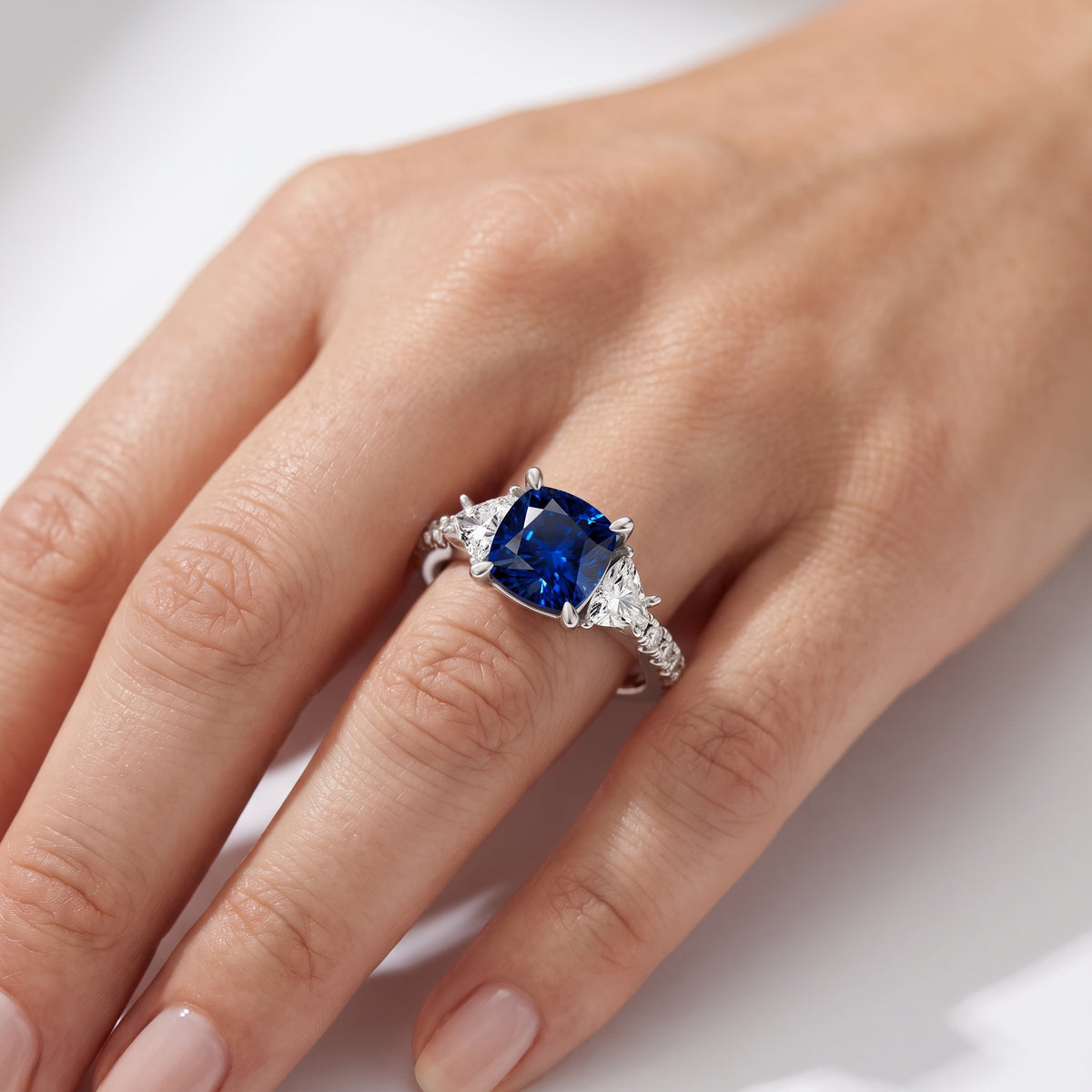 _lifestyle_image@SKU:RG002-NCSC01000004W #metal_14k-white-gold+origin_lab-created