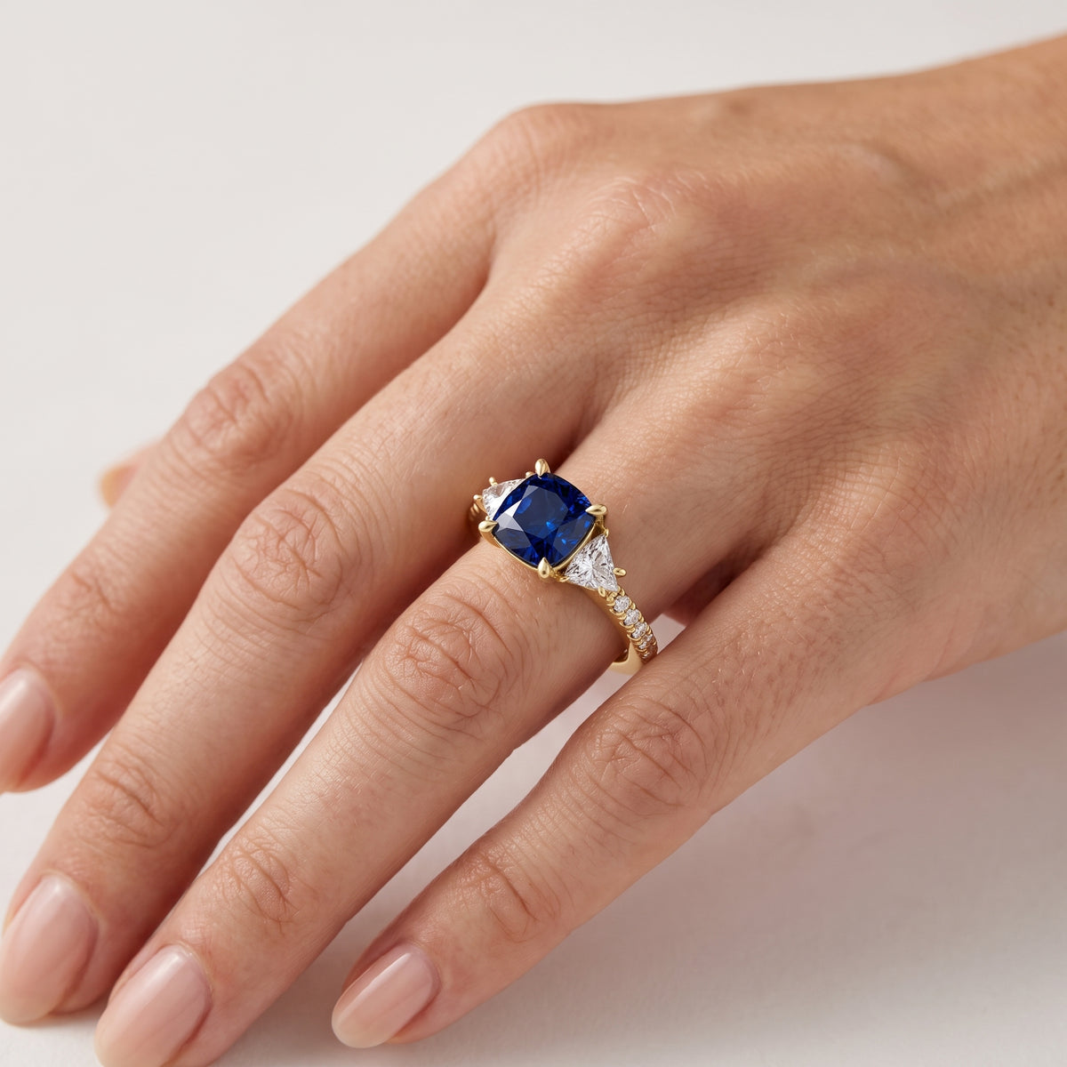 _lifestyle_image@SKU:RG002-NCSC01000004Y #metal_14k-yellow-gold+origin_lab-created
