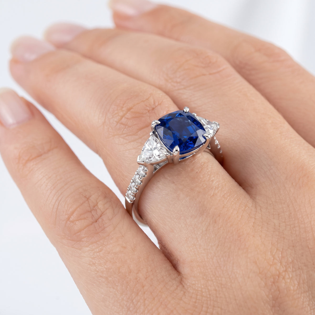 _lifestyle_image@SKU:RG002-NCSC02000004W #metal_14k-white-gold+origin_lab-created