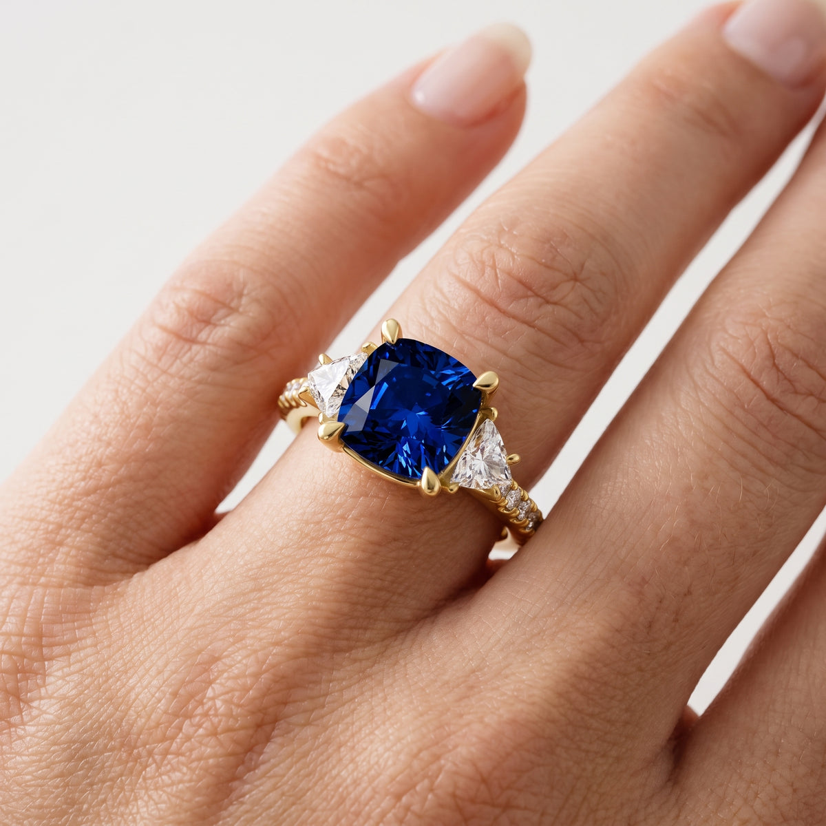 _lifestyle_image@SKU:RG002-NCSC02000004Y #metal_14k-yellow-gold+origin_lab-created
