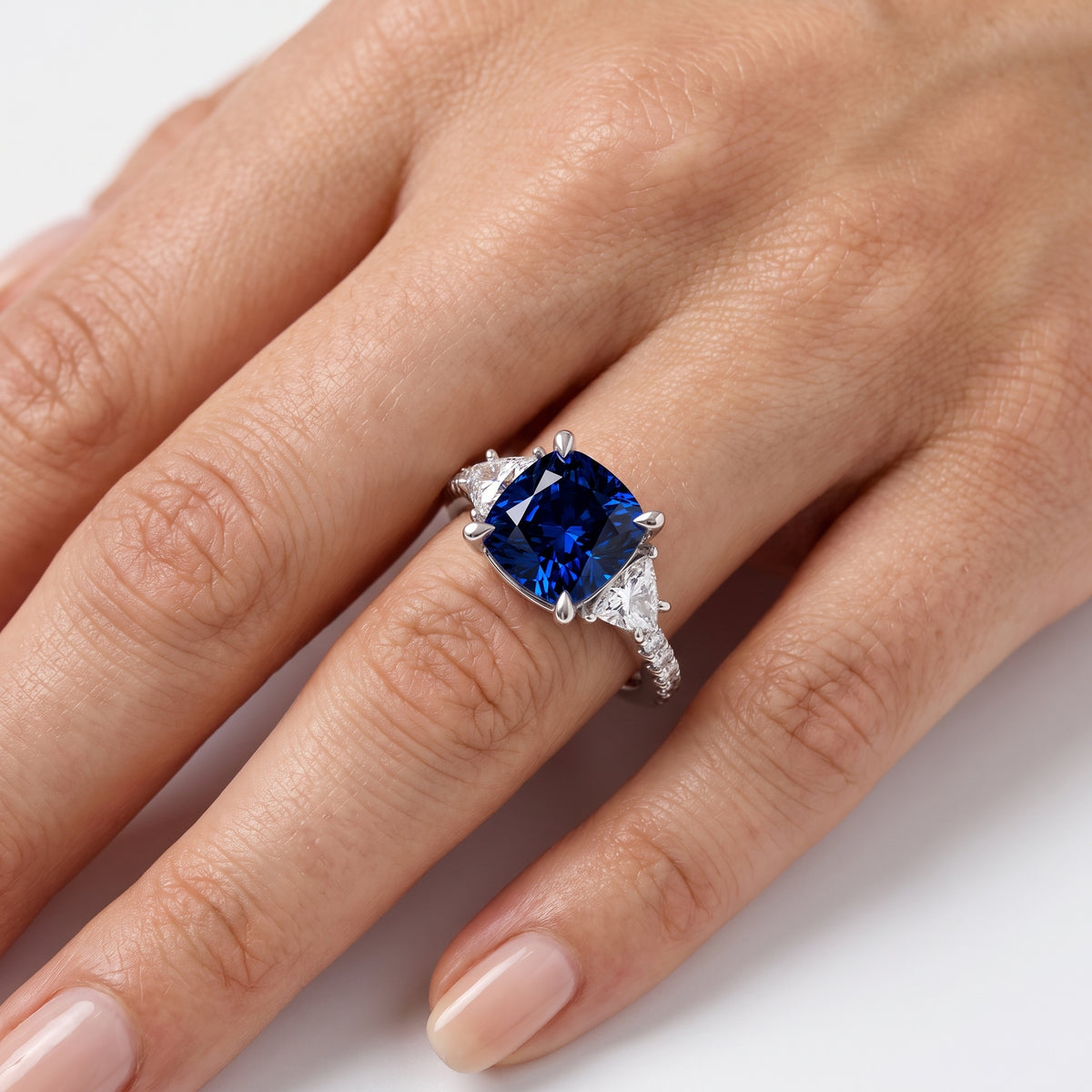 _lifestyle_image@SKU:RG002-NCSC0200000PL #metal_platinum+origin_lab-created