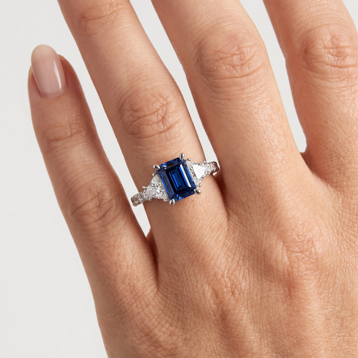_lifestyle_image@SKU:RG002-NCSE01000004W #metal_14k-white-gold+origin_lab-created