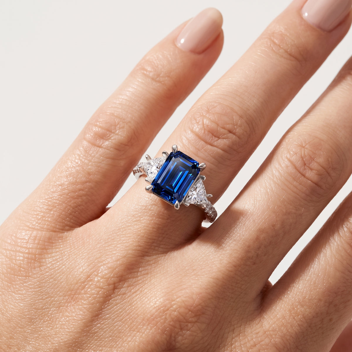 _lifestyle_image@SKU:RG002-NCSE02000004W #metal_14k-white-gold+origin_lab-created