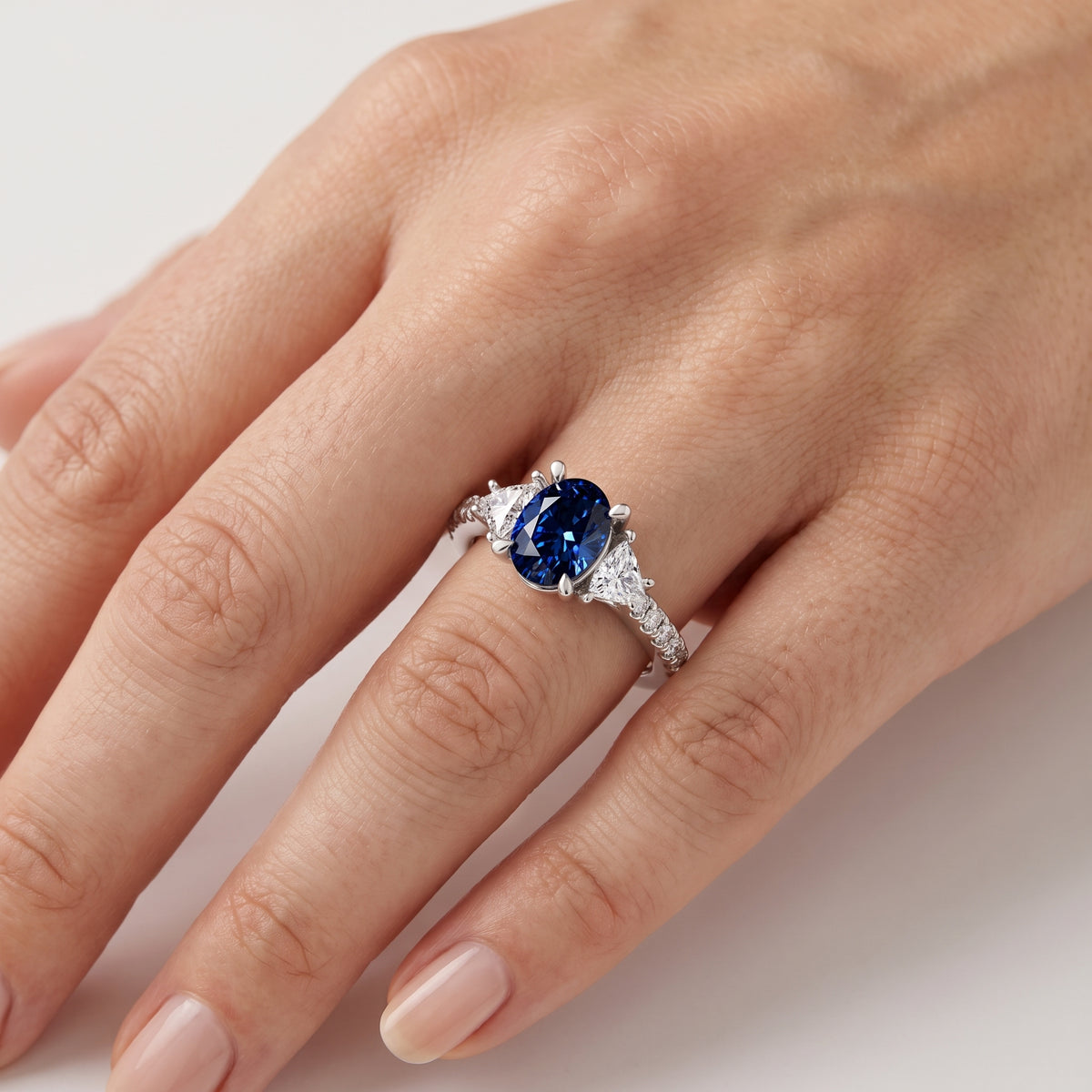 _lifestyle_image@SKU:RG002-NCSO0100000PL #metal_platinum+origin_lab-created