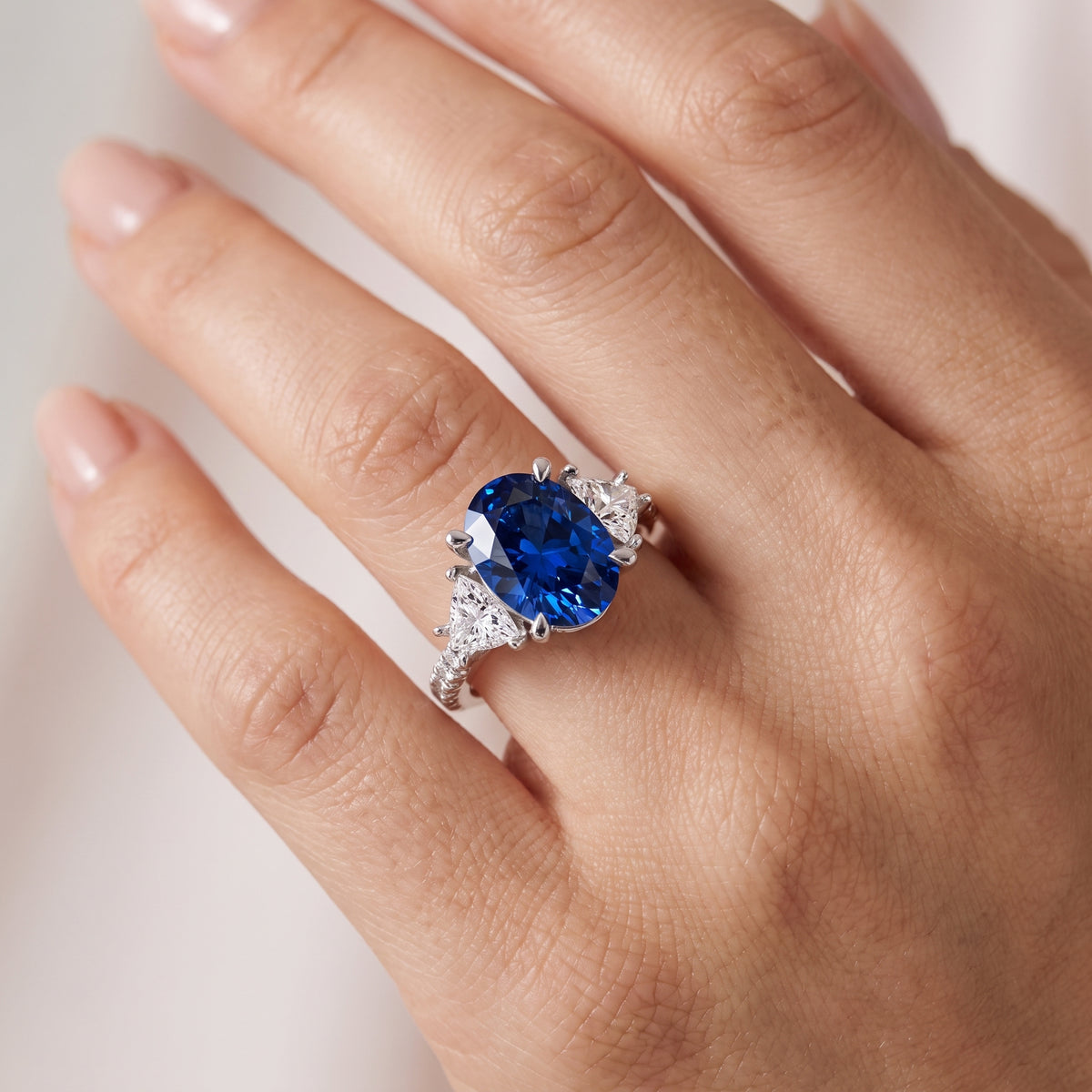 _lifestyle_image@SKU:RG002-NCSO02000004W #metal_14k-white-gold+origin_lab-created