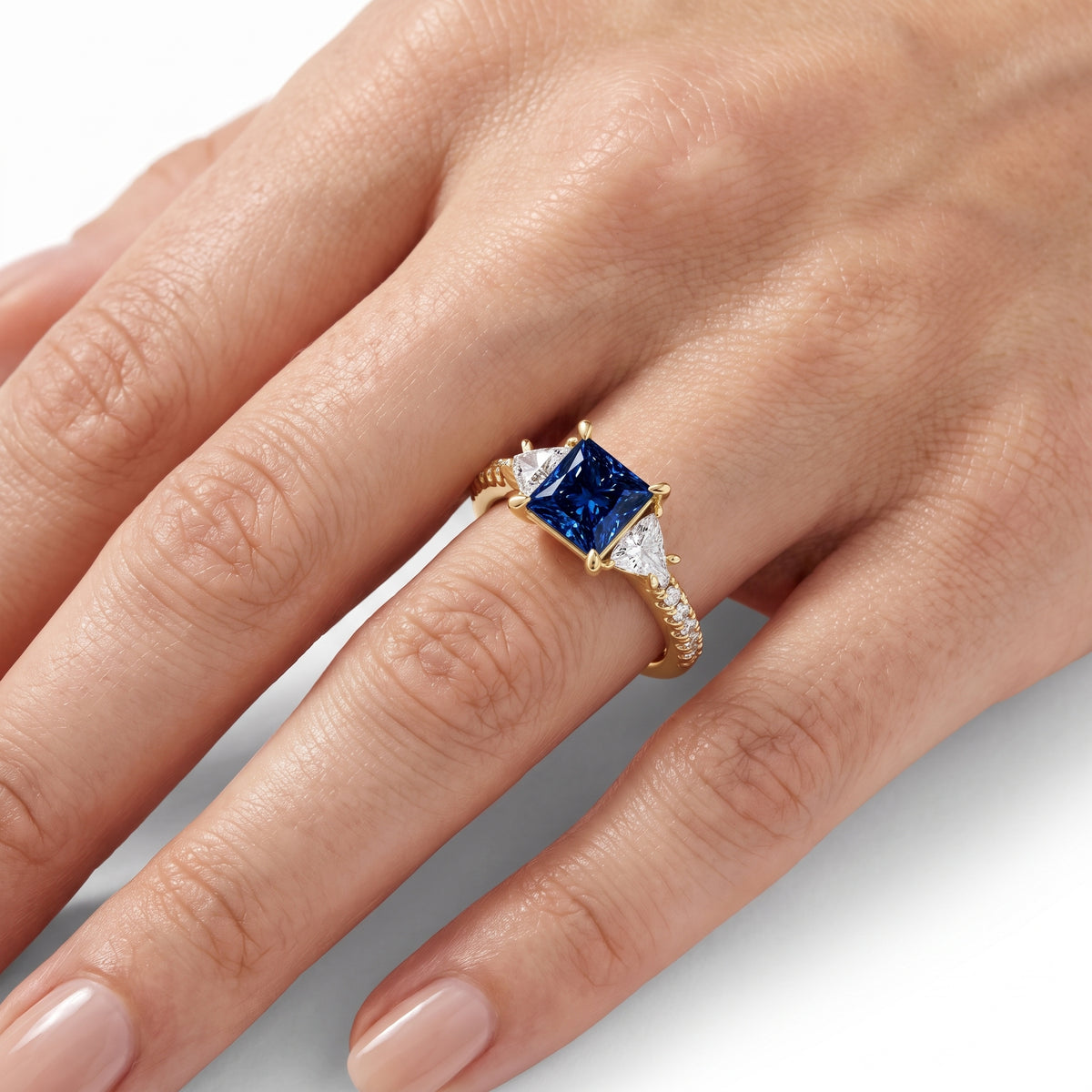 _lifestyle_image@SKU:RG002-NCSP01000004Y #metal_14k-yellow-gold+origin_lab-created
