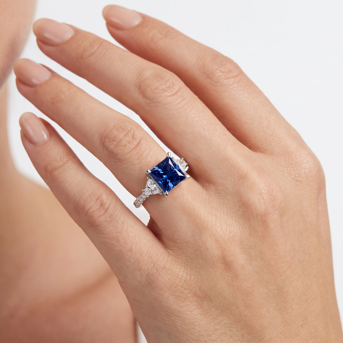 _lifestyle_image@SKU:RG002-NCSP0200000PL #metal_platinum+origin_lab-created