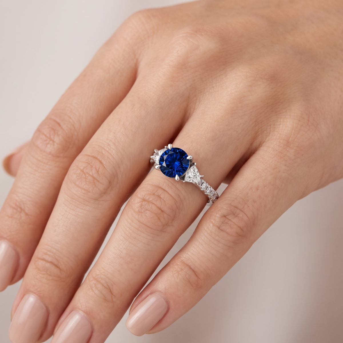_lifestyle_image@SKU:RG002-NCSR01000004W #metal_14k-white-gold+origin_lab-created